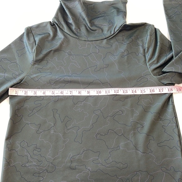 Under Armour Top Cold Weather Funnel Neck Green Size Small NWT - Picture 12 of 17